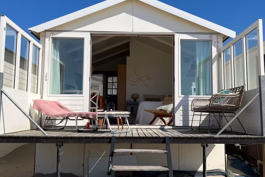 IJmuiden Strandhuisje – Direct aan het strand met zonsondergang uitzicht