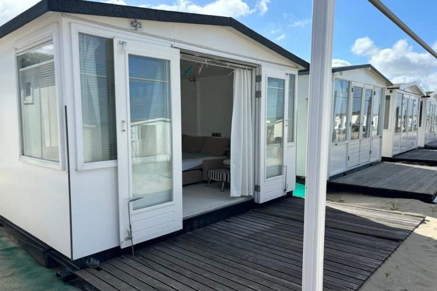 Sfeervol strandhuisje met ruim terras op het Grote Strand van IJmuiden – voor 4–6 personen