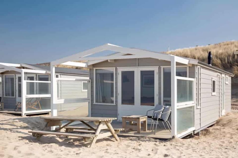 Strandhuisje Noordwijk – Met Glazen Windschermen en Privé Terras